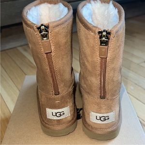 Toddler size 10 zip back UGGs chestnut with box